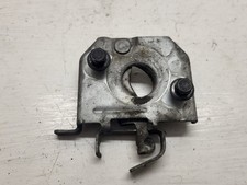Système attache capot moteur