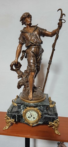 Très grande horloge - très,
