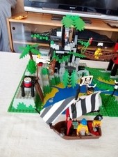LEGO 6278  L ÎLE ENCHANTÉE +LEGO BATEAU PIRATES 6268 COMPLETS 100% AVEC NOTICES.