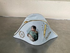 ANCIEN CENDRIER NAPOLEON EN PORCELAINE CORSE FORME DE BICORNE