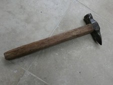 Poinçon à œil, outil ancien de forgeron