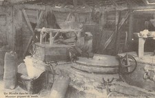CP Repro 461 Un Moulin dans les Landes Meunier piquant sa meule 
