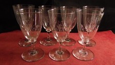 Service de 7 verres a vin en cristal de Baccarat forme gondole monogrammé MH HM