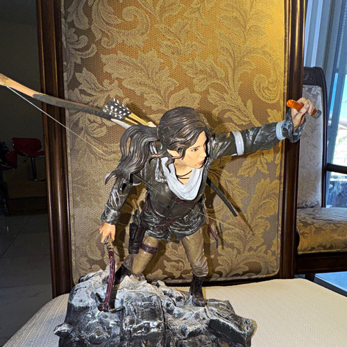 Lara croft statue figure - croft,