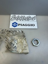 1 écrou réservoir vespa