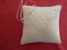Coussin d'alliances en  satin ivoire de mariage 20x20 cm 