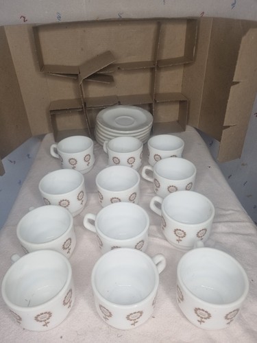 Lot petites tasses à - lot,
