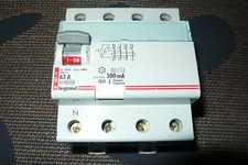 INTERRUPTEUR DIFFERENTIEL TETRA. 63A 300mA SELECTIF, AC, 08719 LEGRAND 63AMPERES