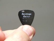 VINTAGE Saratoga Guitar of Saratoga Springs NY Pick & Gibson Pick CASE CANDY