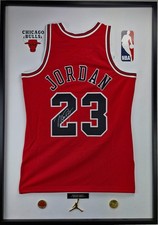 Michael Jordan Autographed Jersey hand-signed with cOA Free shipping worldwide