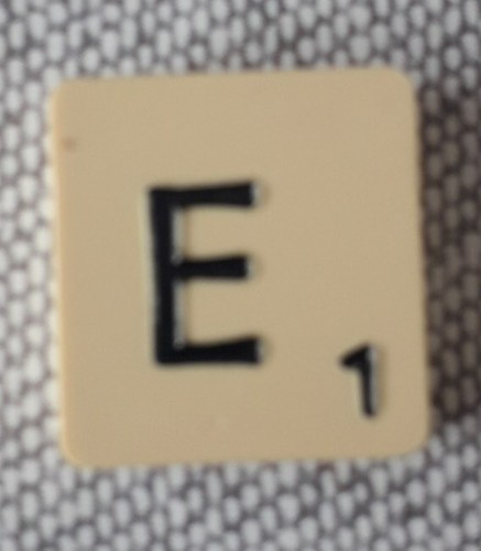 Lettre scrabble - de,