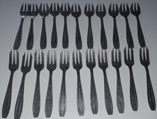 LOT DE 20 FOURCHETTES 2 MODELES A POISSONS FRUITS DE MER OU GATEAUX D OCCASION 