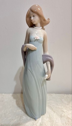 Signé figurine poupée - figurine,