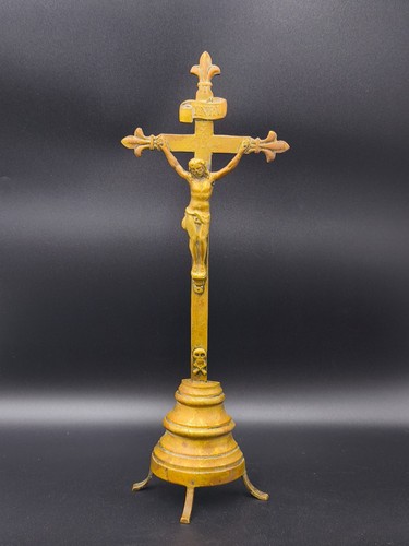Ancien crucifix autel sur - ancien,