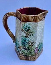 Petit pichet, ancien,  en céramique émaillé décor lierres