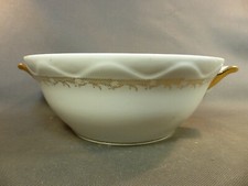 Ancien saladier plat de service de table porcelaine fine et dorure liseré doré 
