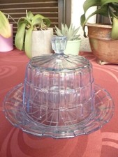 ANCIENNE CLOCHE A FROMAGE ET SON PLATEAU EN VERRE BLEU MOULE PRESSE