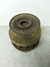 MOYEU DE ROUE DE CHARRETTE EN BOIS EN BON ETAT. HAUTEUR 30 CM. DIAMETRE 20 CM. I