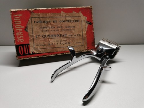 Ancienne tondeuse manuelle - tondeuse,