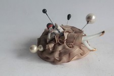 Pique aiguilles Demi figurine porcelaine Art Déco (72059)