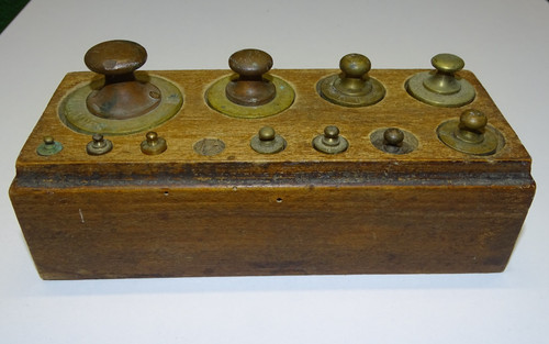 Ancienne boite poids pour - de,
