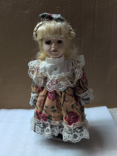 Poupée porcelaine ancienne - poupée,