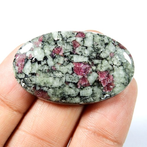 Cabochon forme ovale - , eudialyte