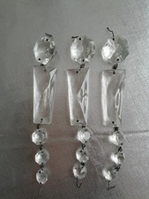 LOT DE 3 PAMPILLES  EN VERRE A FACETTES PROVENANT LUSTRE ANCIEN  H  16 CM
