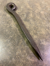 Ancien piton en fer forgé, ferrure passant  verrou