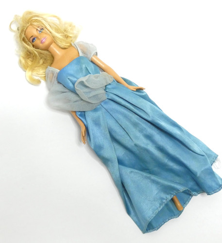 Poupee barbie avec tenue - poupee,