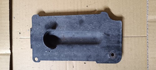 Trappe passage roue gauche - de,