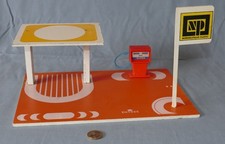 Norddeutsche Plastic : Petit garage & pompe d'essence (Décor pour la Méhari)