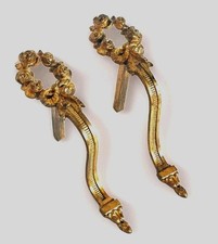 ANCIENNE PAIRE D'EMBRASSE RIDEAUX EN BRONZE DORÉ STYLE LOUIS XVI SIGNÉ L D