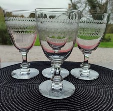 4 VERRES A PIED ANCIENS EN