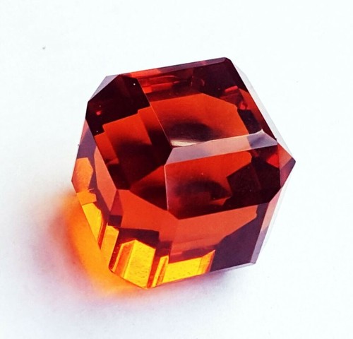 Topaze cube orange sertie - topaze,