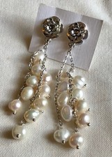 ? Boucles d’oreilles ,petites  perles de culture naturelles irrégulières ?