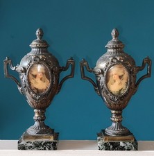 Paire de vases ou cassolette