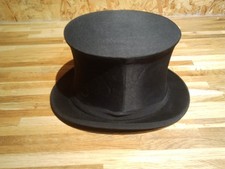 chapeau haut de forme , et claque,  avec sa boite de transport