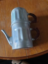 Très Ancienne Cafetière avec