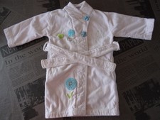 Peignoir kimono blanc  en éponge motif ronds et fleurs CARRE BLANC Taille 2 ans