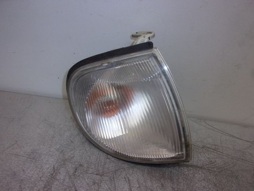 Feux nissan serena - d,