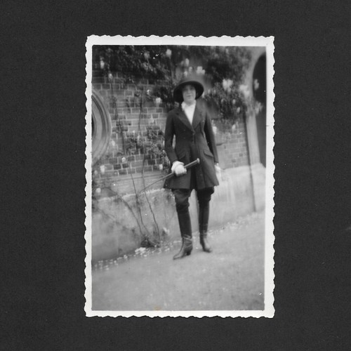 Femme chic tenue équitation