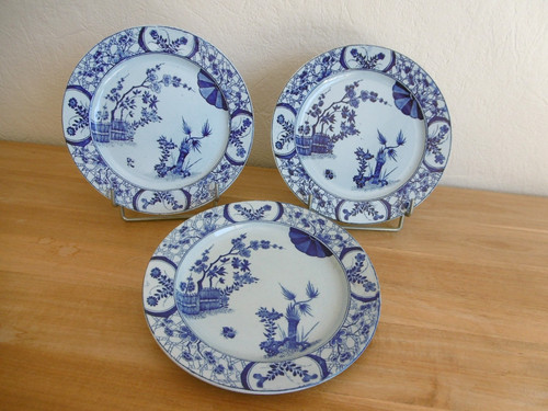 Trois assiettes plates faience - assiettes,