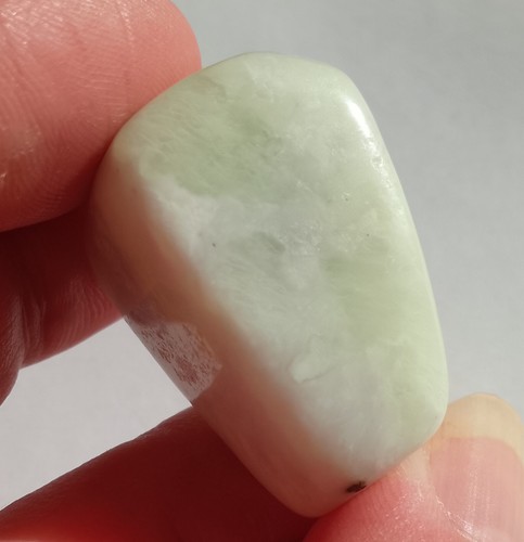 18.66gr 28x20x19mm jade vert