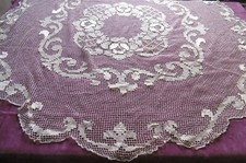 Délicate nappe en DENTELLE en FILET REBRODé