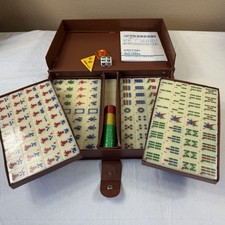 nice NEW Mah Jong Set 144