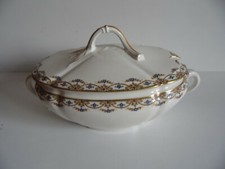 Soupiere / legumier en porcelaine de Limoges décor aux barbeau