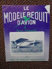LE MODELE REDUIT D'AVION AVEC