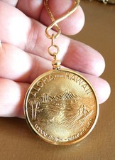 Ancien porte cle Pièce 1 Dollar Hawaii Honolulu Waikiki Beach King Kamehameha.