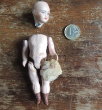 Poupée mignonette (12 cm) dans l'état (tête cassée), notée Paris...